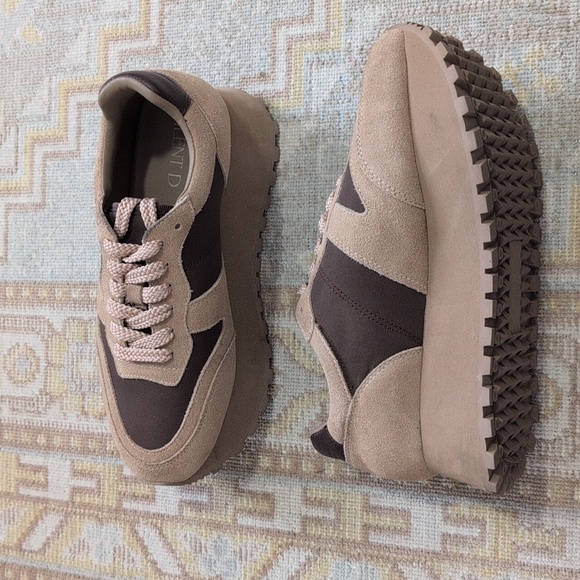 Silent D Vault Sneakers - Picture 3 of 6